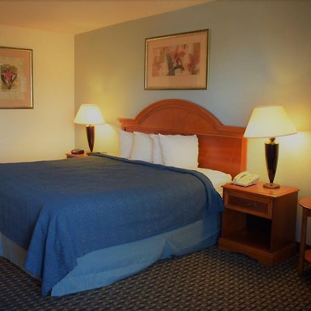 Texas Inn & Suites Denton Buitenkant foto