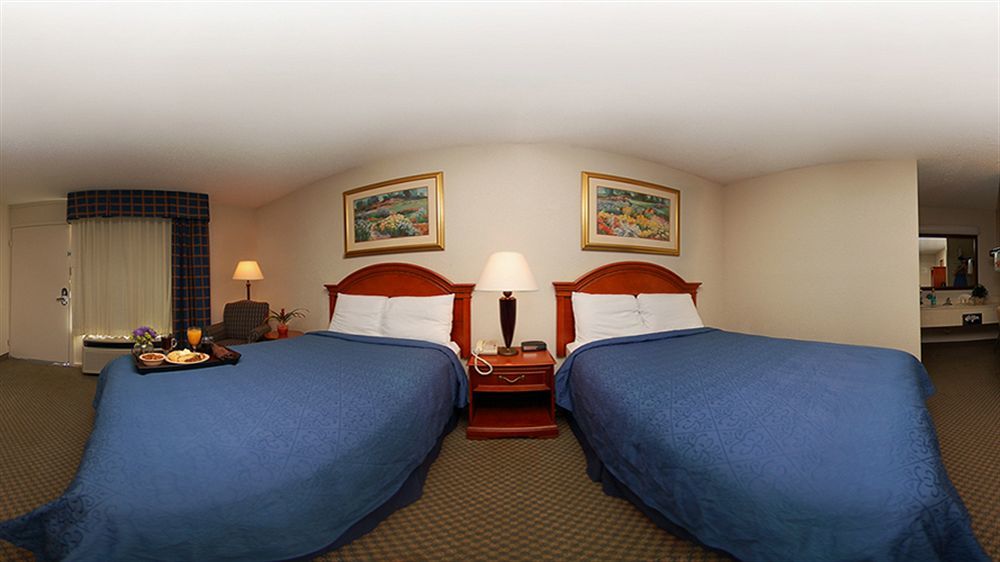 Texas Inn & Suites Denton Buitenkant foto