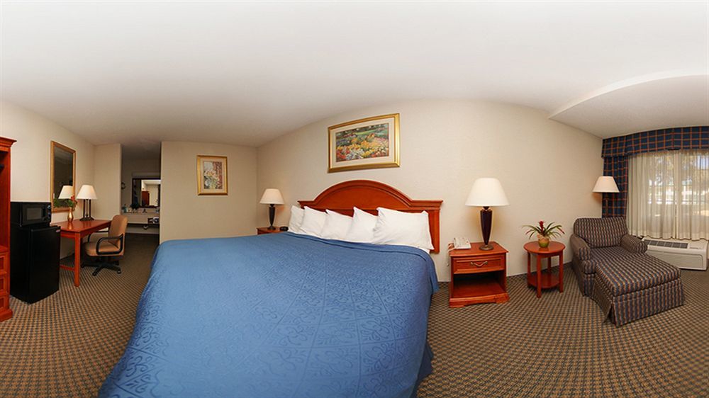 Texas Inn & Suites Denton Buitenkant foto