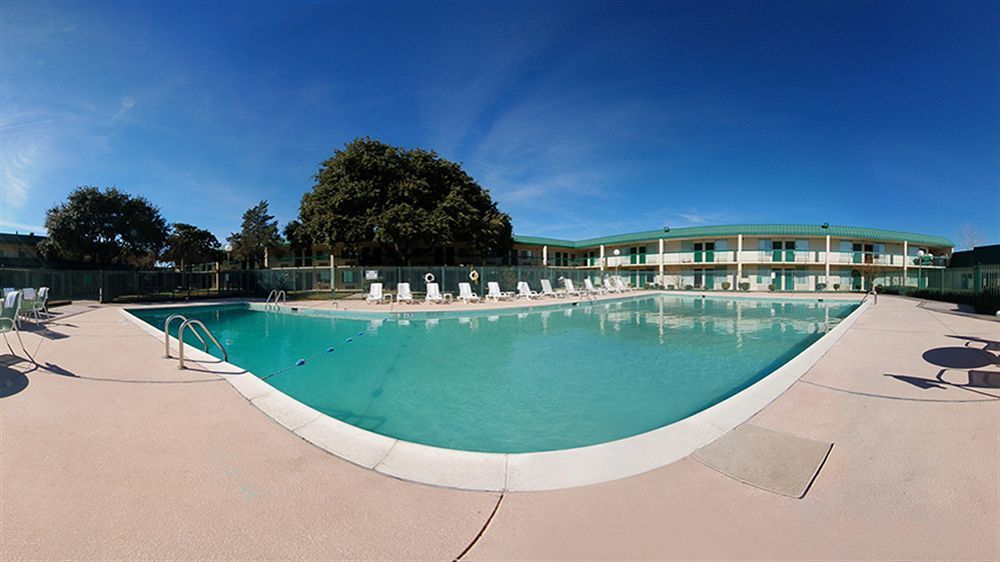 Texas Inn & Suites Denton Buitenkant foto
