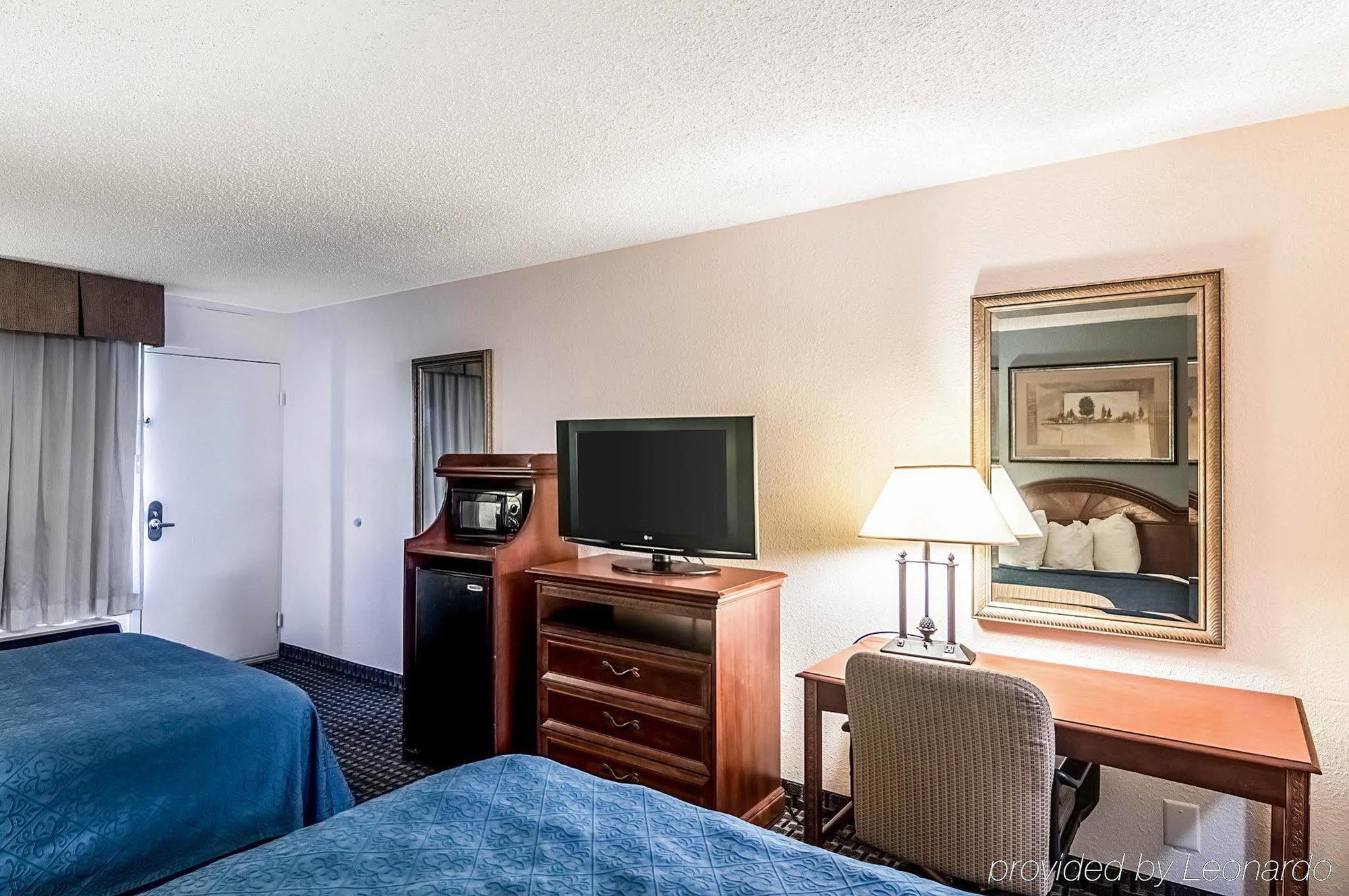 Texas Inn & Suites Denton Buitenkant foto