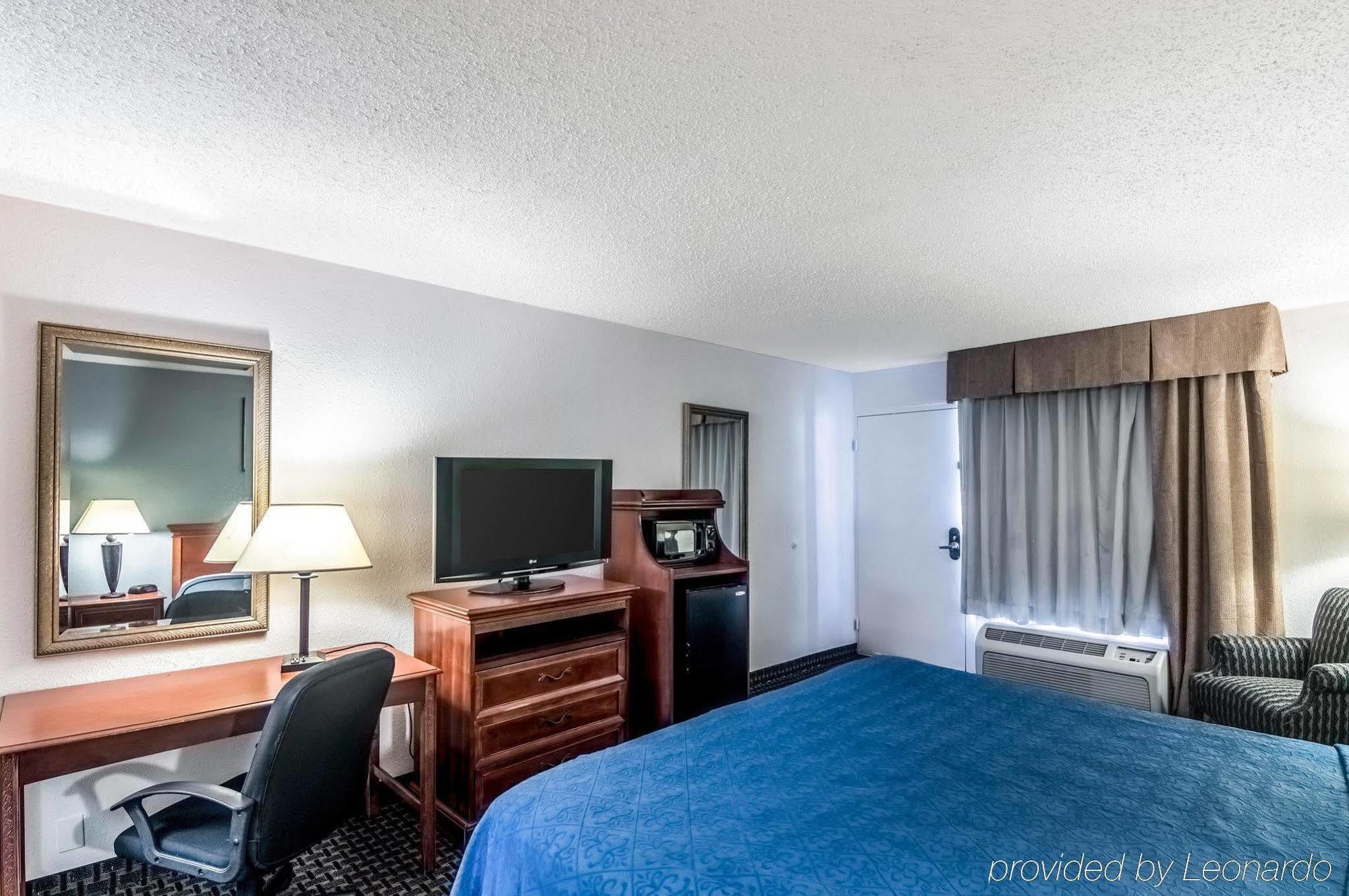 Texas Inn & Suites Denton Buitenkant foto