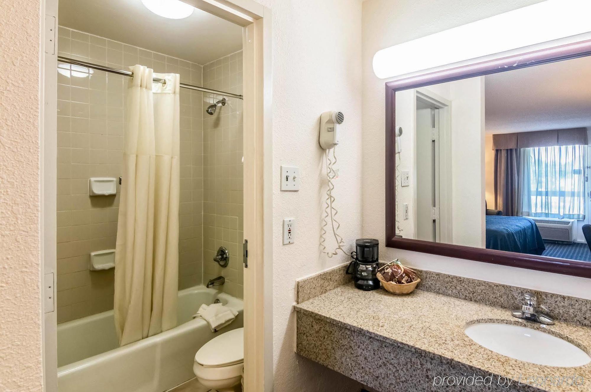 Texas Inn & Suites Denton Buitenkant foto