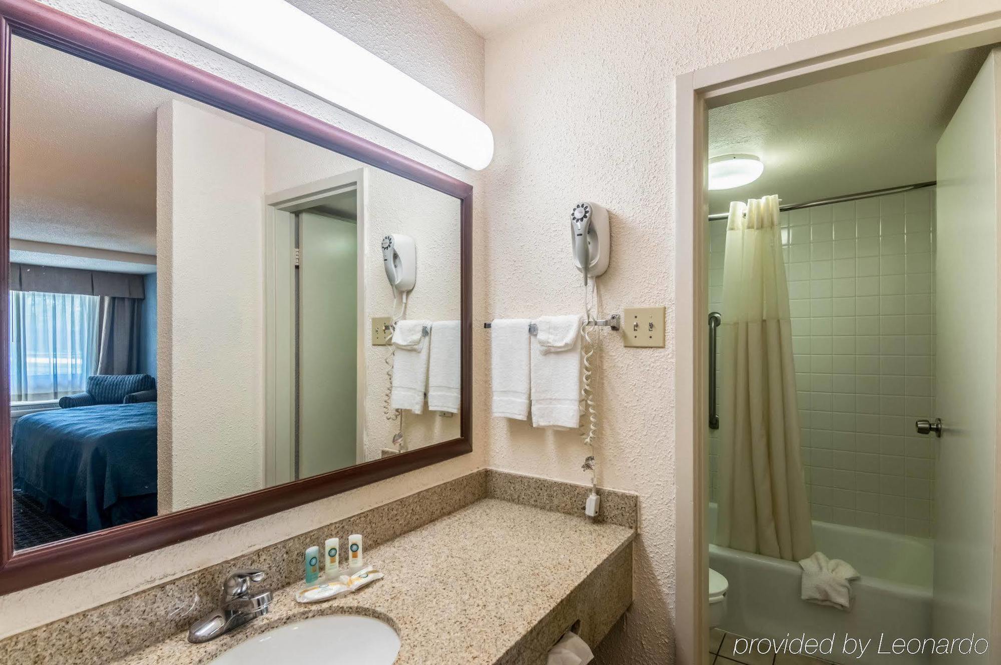 Texas Inn & Suites Denton Buitenkant foto