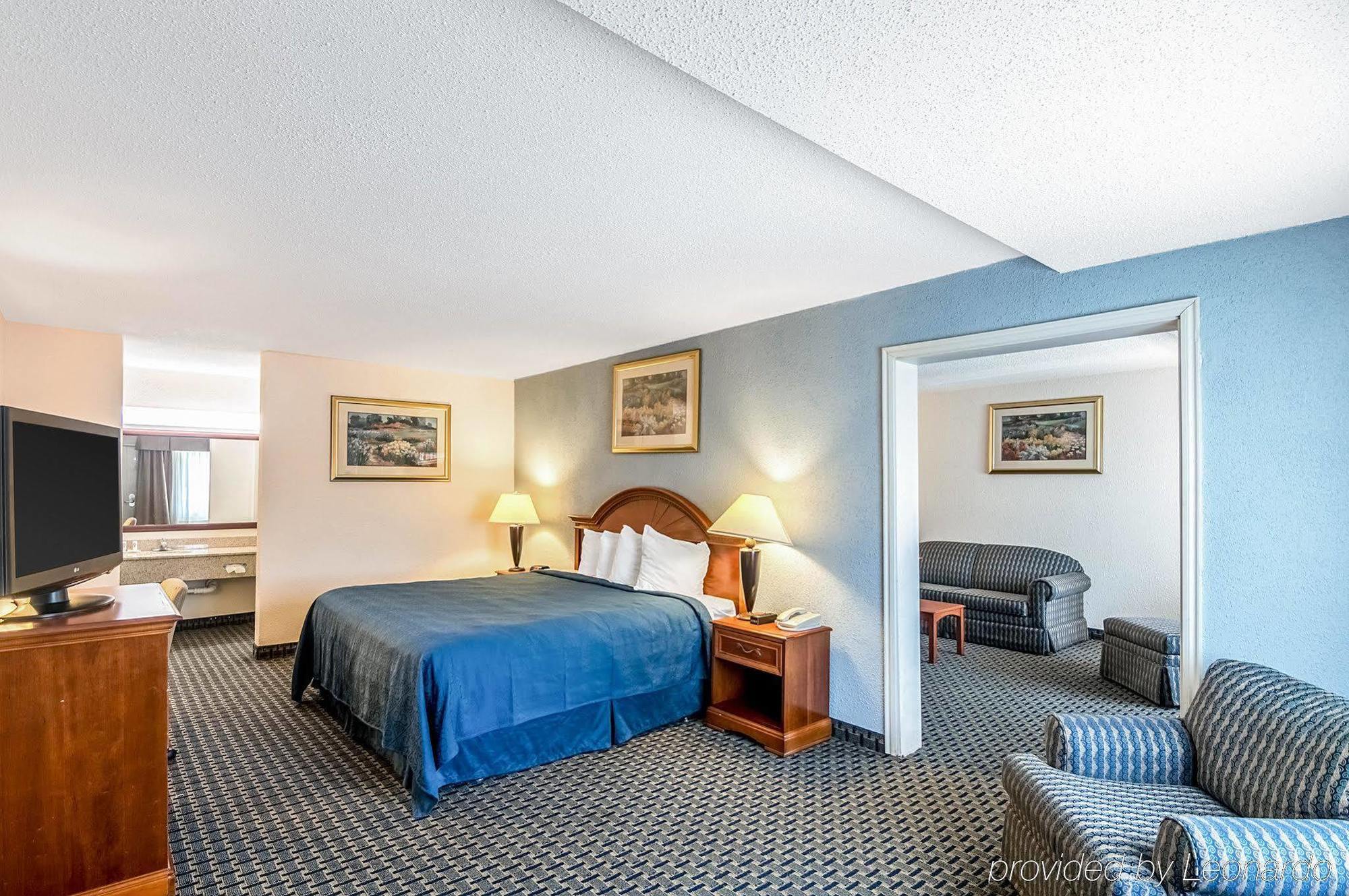 Texas Inn & Suites Denton Buitenkant foto