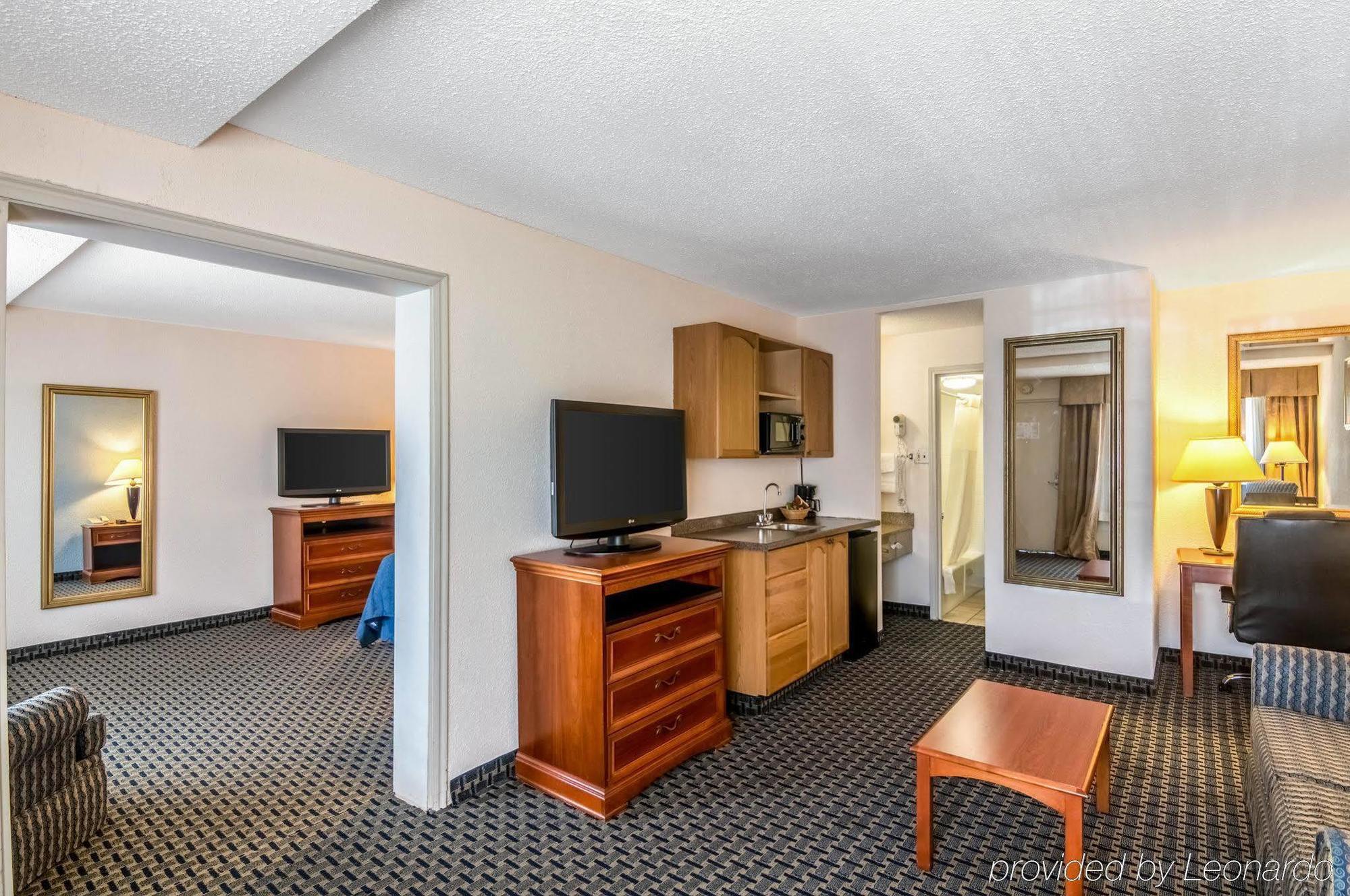 Texas Inn & Suites Denton Buitenkant foto