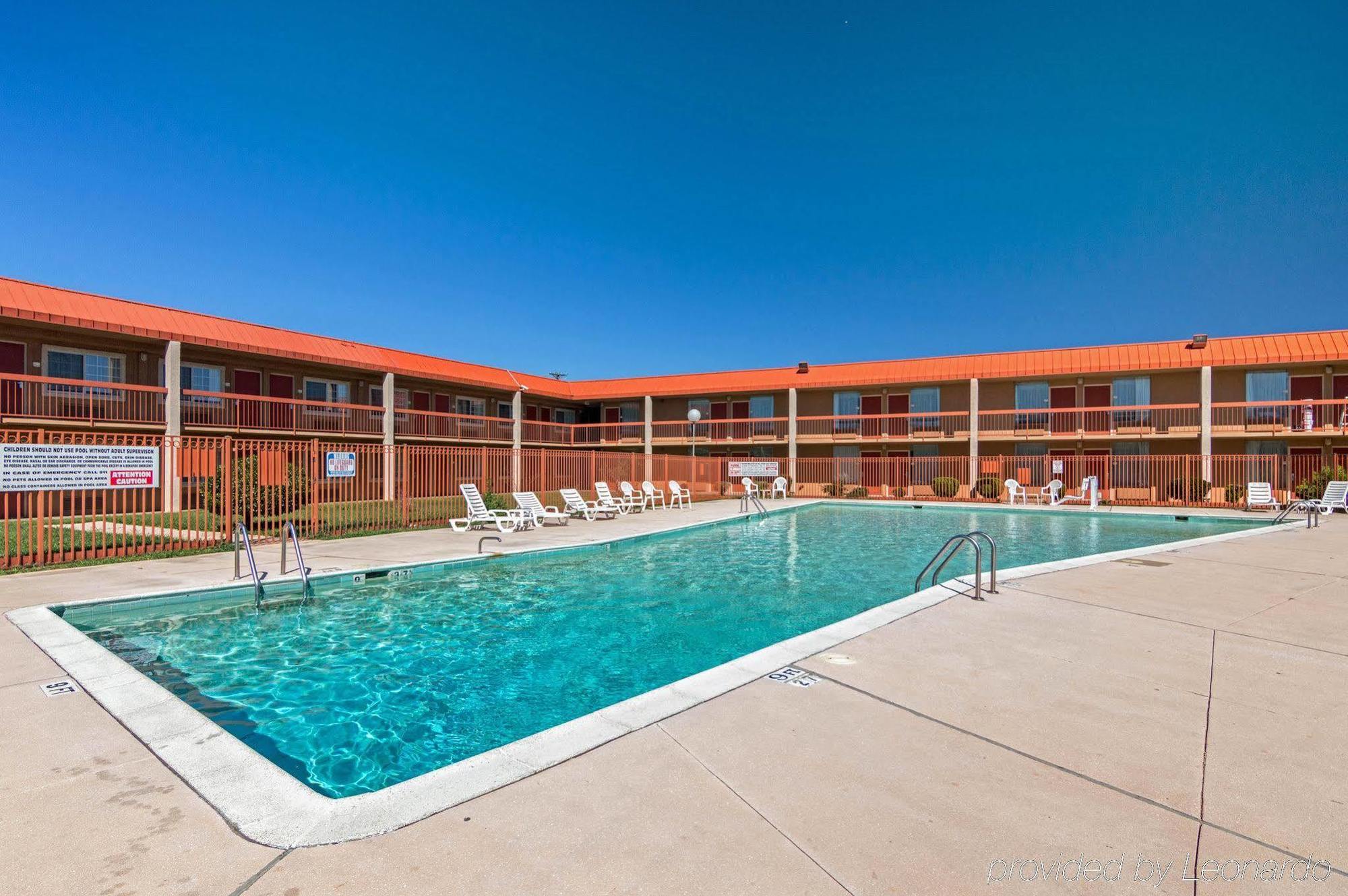 Texas Inn & Suites Denton Buitenkant foto