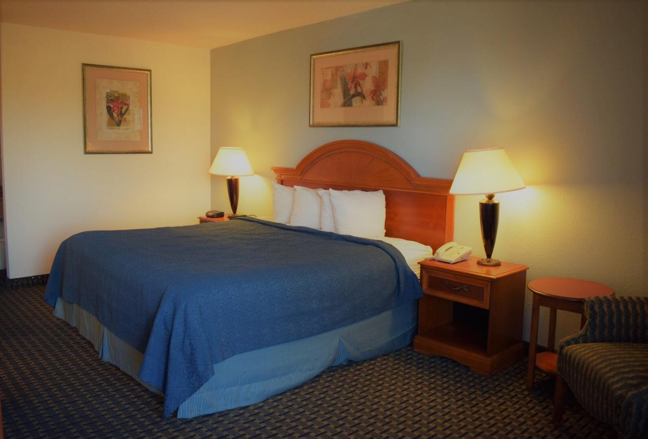 Texas Inn & Suites Denton Buitenkant foto