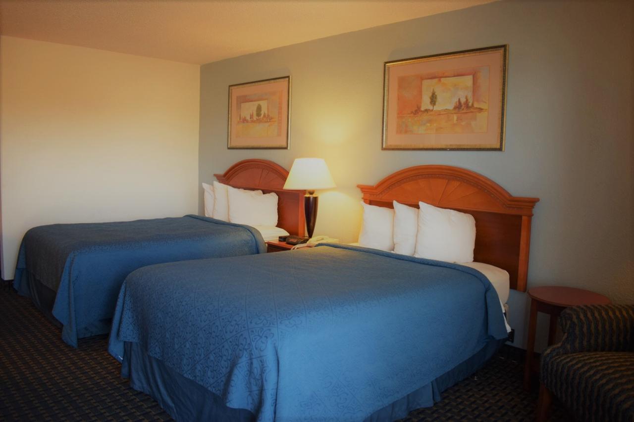 Texas Inn & Suites Denton Buitenkant foto