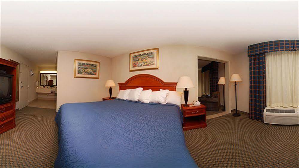 Texas Inn & Suites Denton Buitenkant foto